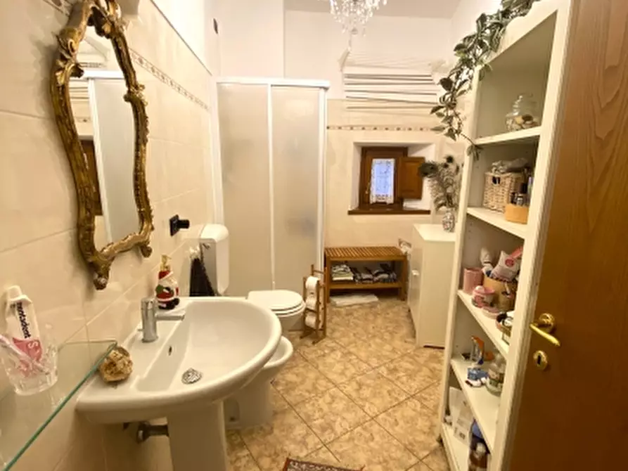 Immagine 9 di Appartamento in vendita  in Piazza Cavour a Massa E Cozzile