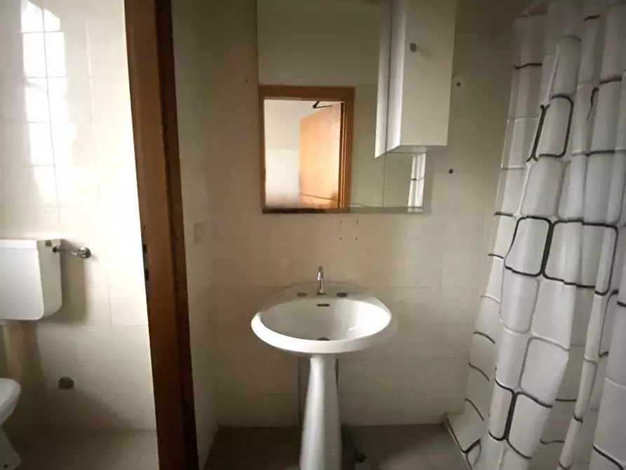 Immagine 21 di Laboratorio in affitto  in del Salsero a Montecatini Terme