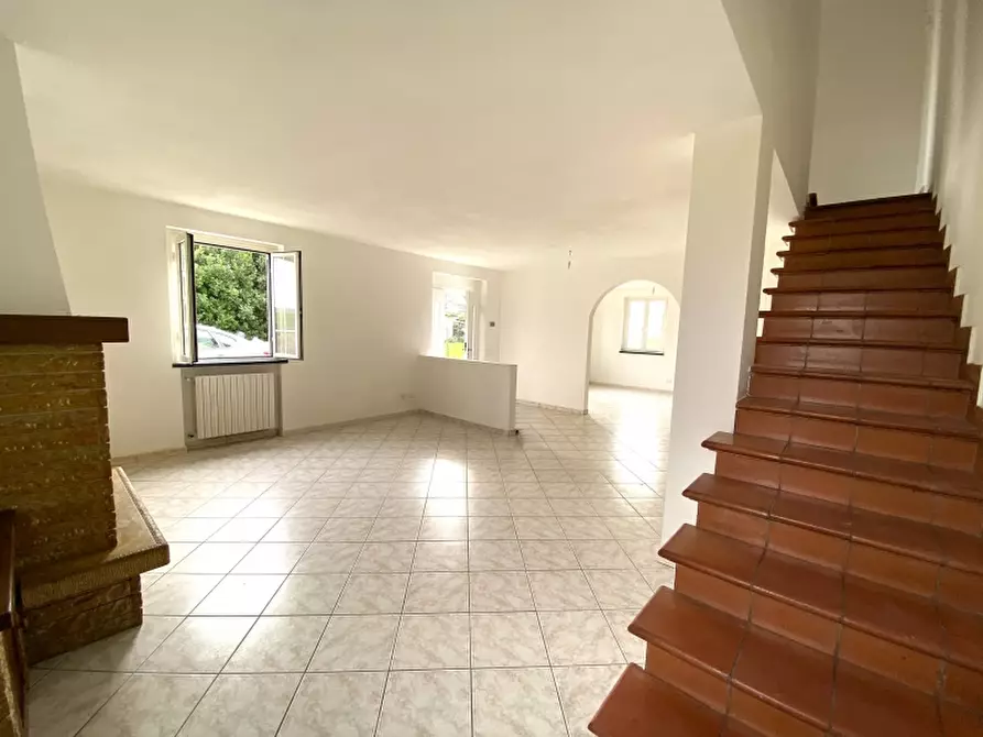 Immagine 5 di Villa in vendita  in Via Ponte Buggianese (PT) a Buggiano