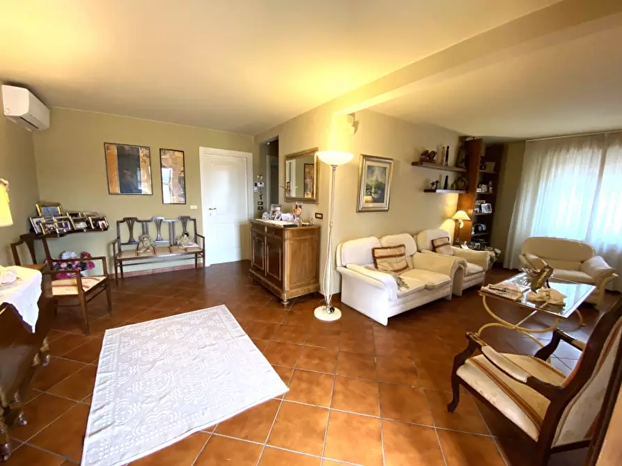 Immagine 3 di Villa in vendita  in Via Giovanni Gentile a Montecatini Terme