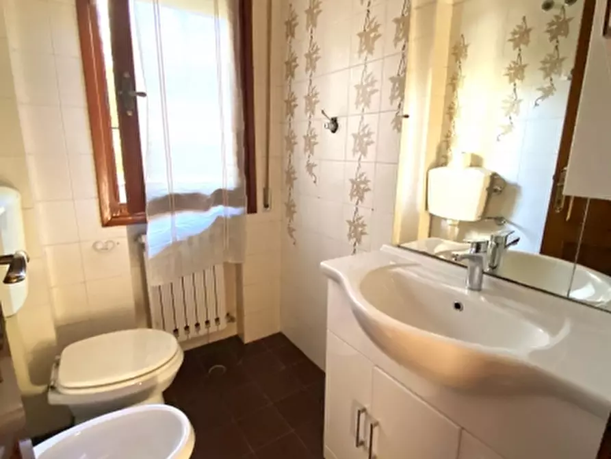 Immagine 16 di Appartamento in vendita  in Via Pascoli a Montecatini Terme