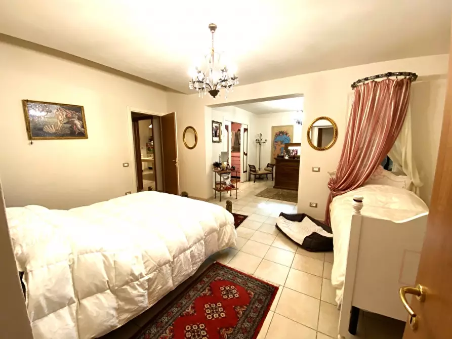 Immagine 17 di Villa in vendita  in Via Ponchielli a Montecatini Terme