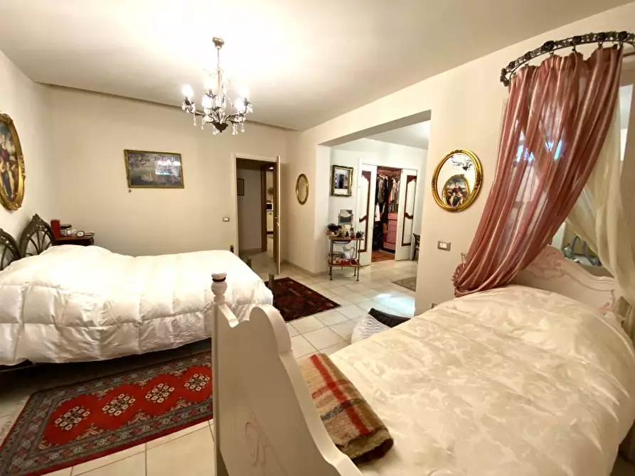Immagine 19 di Villa in vendita  in Via Ponchielli a Montecatini Terme