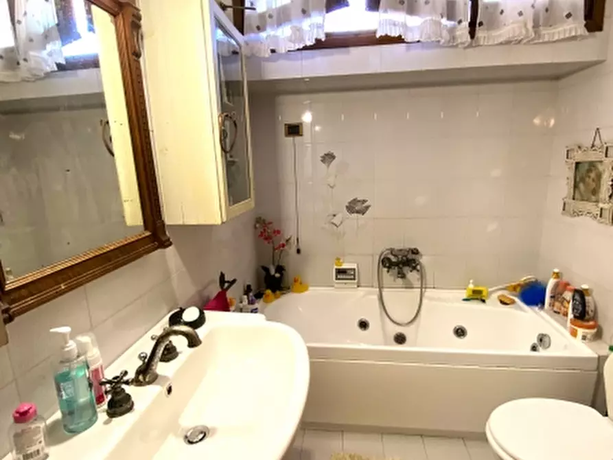 Immagine 13 di Villa in vendita  in Via Ponchielli a Montecatini Terme