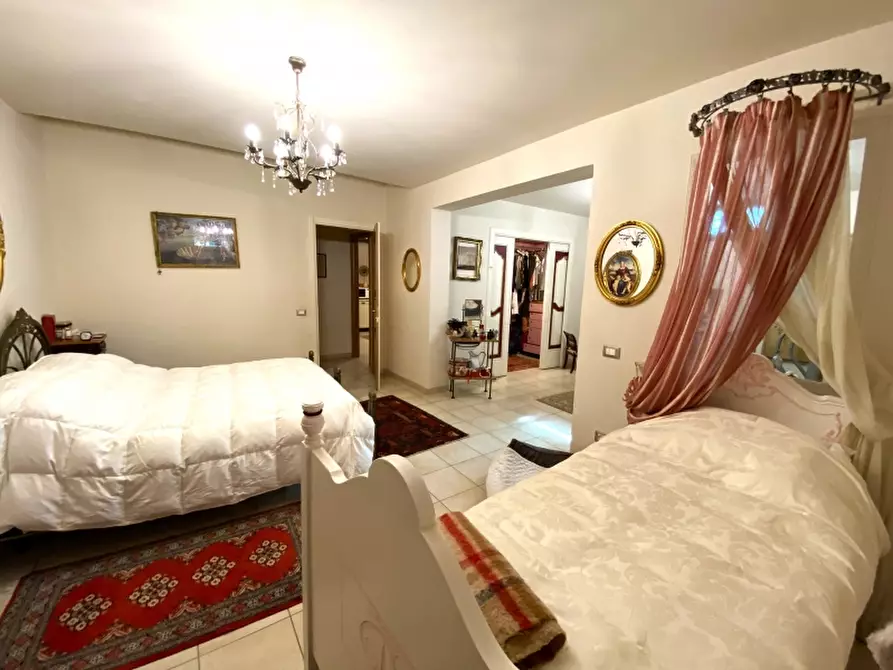Immagine 25 di Villa in vendita  in Via Ponchielli a Montecatini Terme