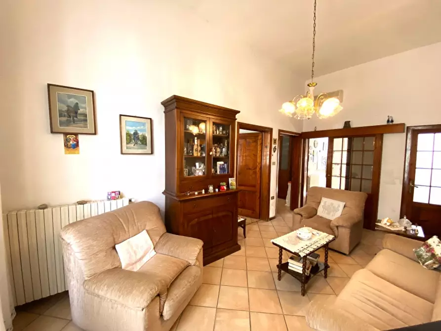 Immagine 1 di Casa indipendente in vendita  in Via Nino bixio a Montecatini Terme
