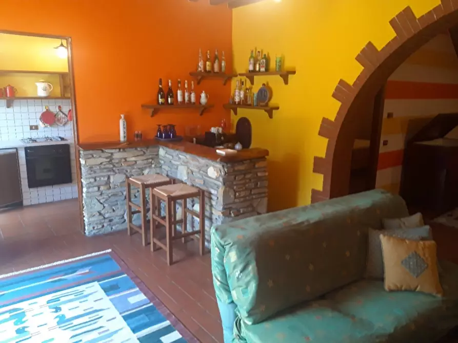 Immagine 2 di Villa in vendita  a Marliana