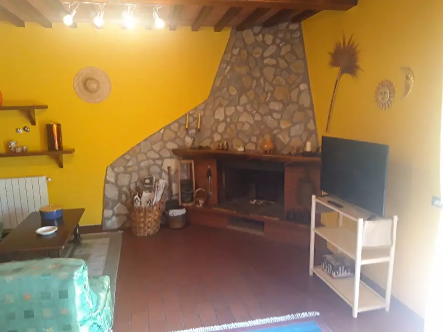 Immagine 3 di Villa in vendita  a Marliana