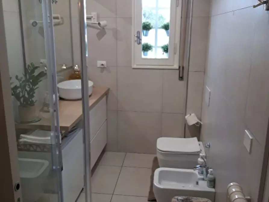 Immagine 17 di Appartamento in vendita  a Montecatini Terme