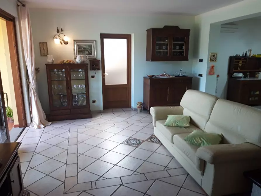 Immagine 1 di Appartamento in vendita  in Via Amendola a Uzzano