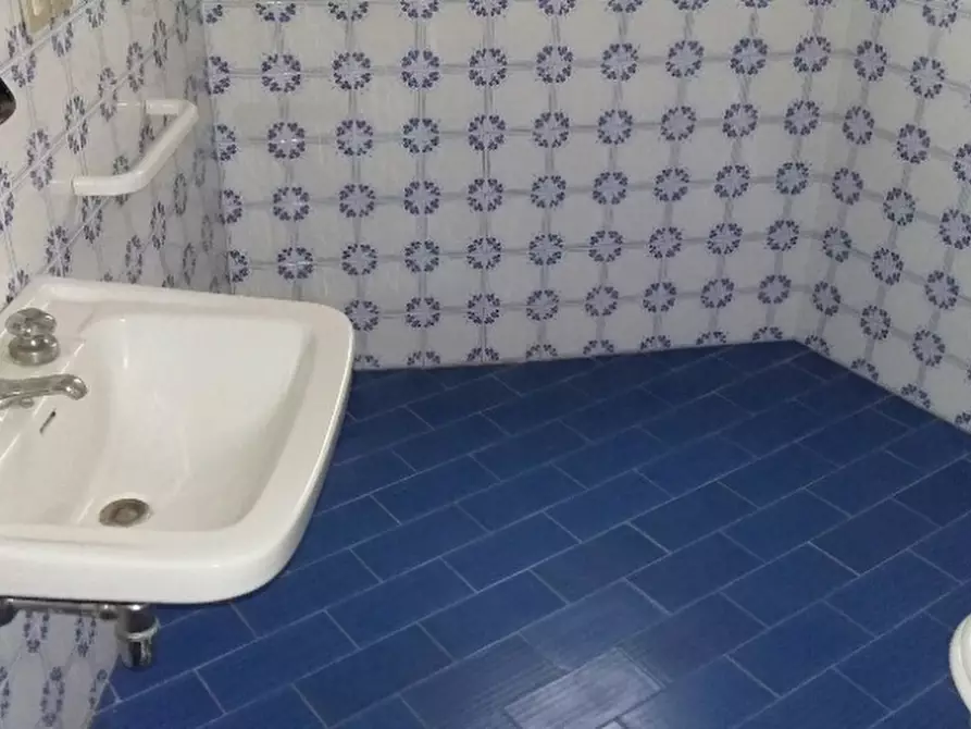 Immagine 4 di Ufficio in vendita  a Montecatini Terme