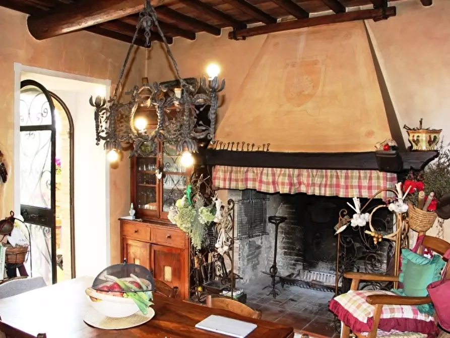 Immagine 5 di Casa semindipendente in vendita  a Castiglione In Teverina