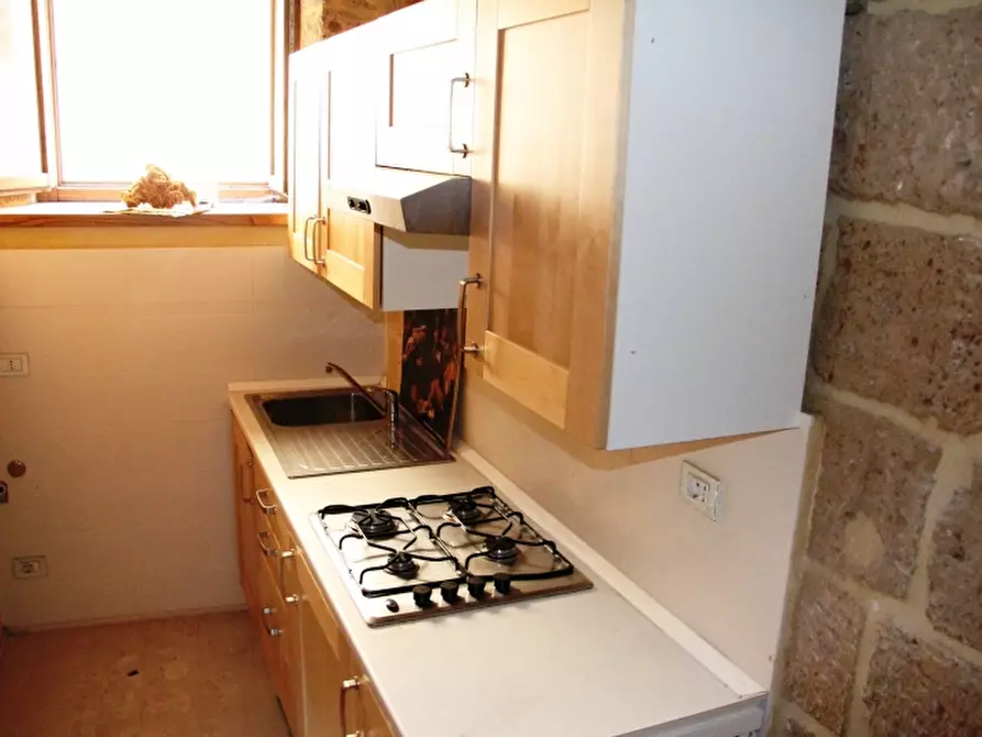 Immagine 2 di Locale commerciale in vendita  a Orvieto