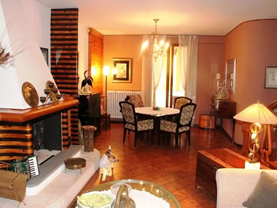 Immagine 3 di Villa in vendita  a Orvieto