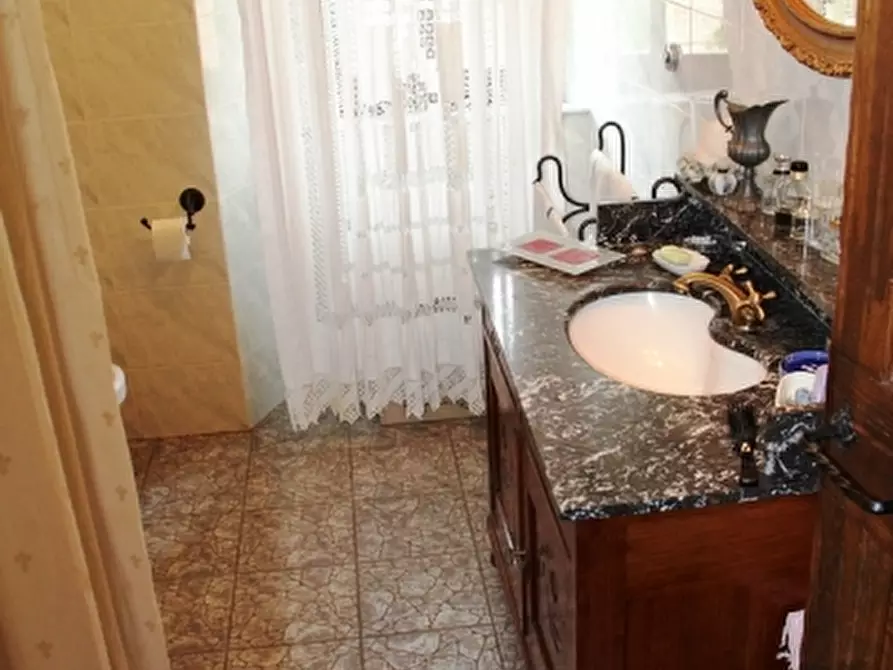 Immagine 12 di Casa semindipendente in vendita  a Castiglione In Teverina