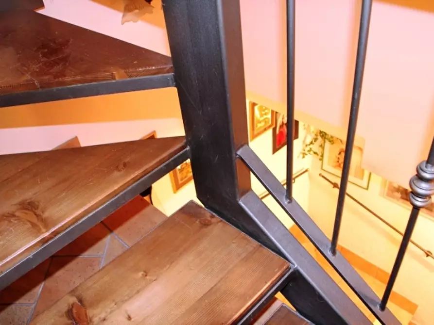 Immagine 8 di Porzione di casa in vendita  a Porano