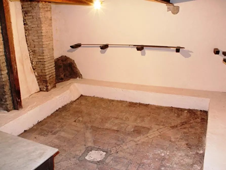 Immagine 15 di Appartamento in vendita  a Baschi