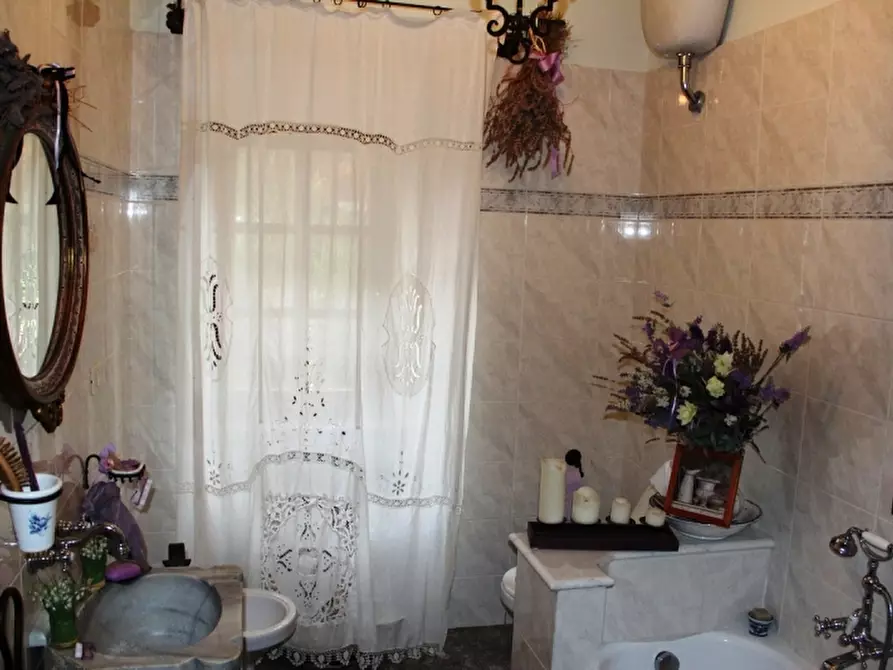 Immagine 11 di Casa semindipendente in vendita  a Castiglione In Teverina