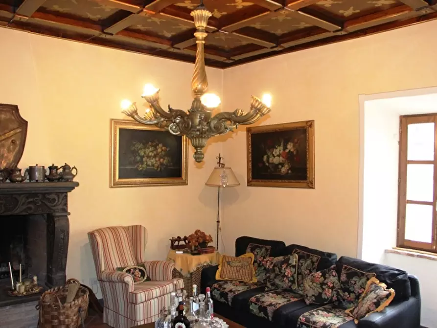 Immagine 3 di Casa semindipendente in vendita  a Castiglione In Teverina