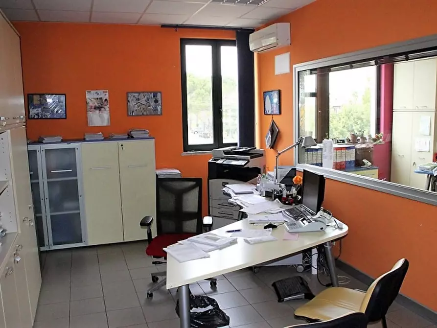 Immagine 5 di Locale commerciale in vendita  in Sferracavallo a Orvieto