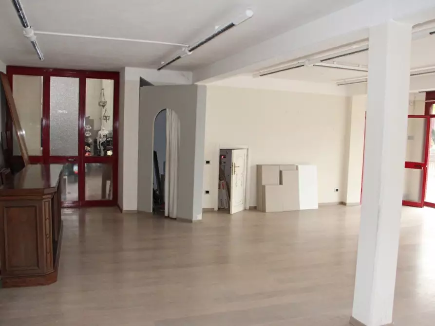 Immagine 10 di Capannone industriale in affitto  a Orvieto