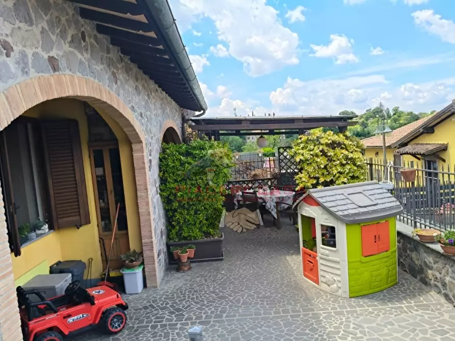 Immagine 3 di Villetta a schiera in vendita  in Porano a Porano