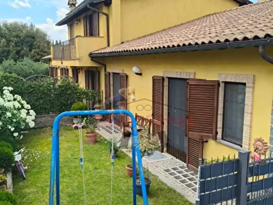 Immagine 32 di Villetta a schiera in vendita  in Porano a Porano