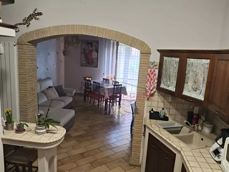 Immagine 9 di Villetta a schiera in vendita  in Porano a Porano