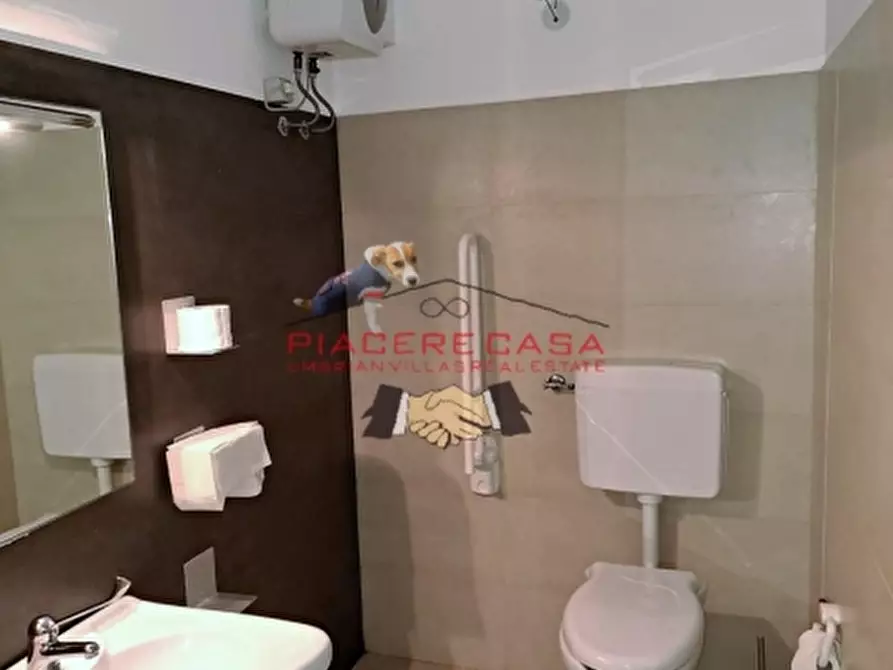 Immagine 3 di Locale commerciale in vendita  in - a Orvieto