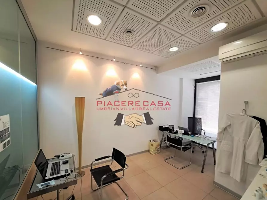 Immagine 6 di Locale commerciale in vendita  in - a Orvieto