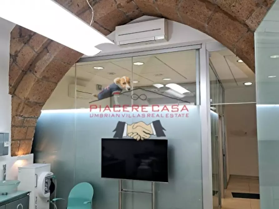 Immagine 10 di Locale commerciale in vendita  in - a Orvieto