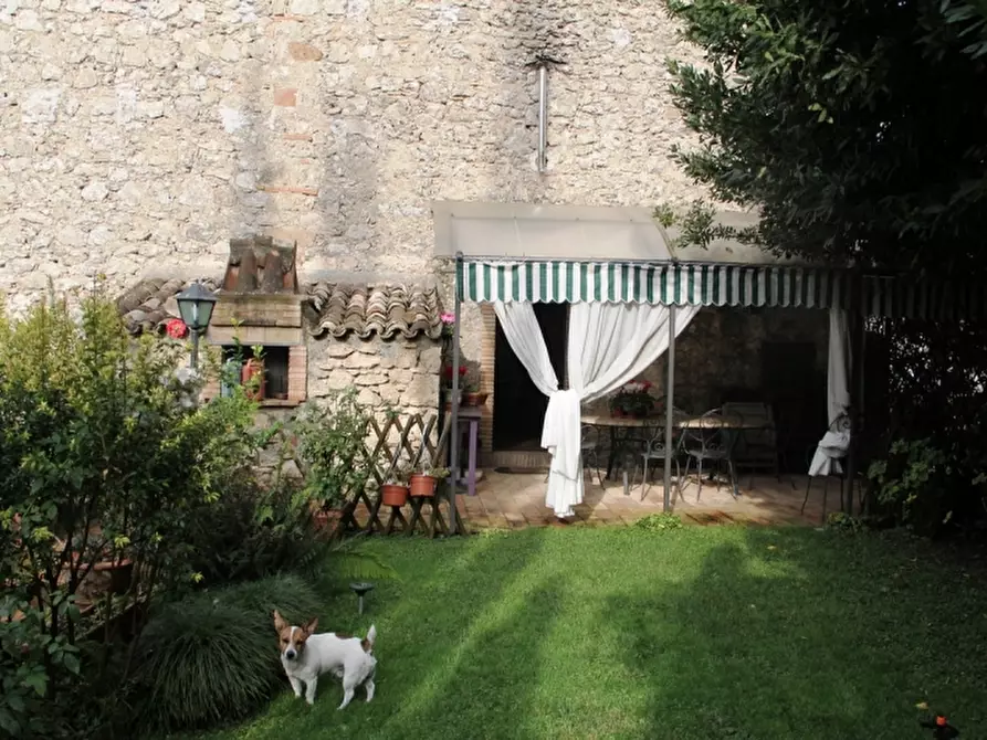 Immagine 2 di Casa semindipendente in vendita  a Castiglione In Teverina
