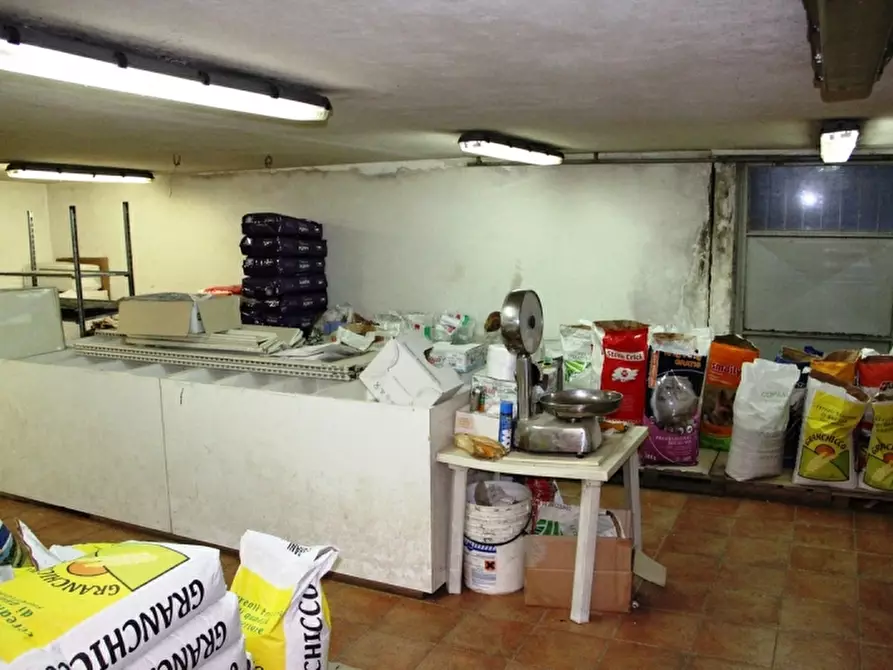 Immagine 2 di Locale commerciale in vendita  a Orvieto