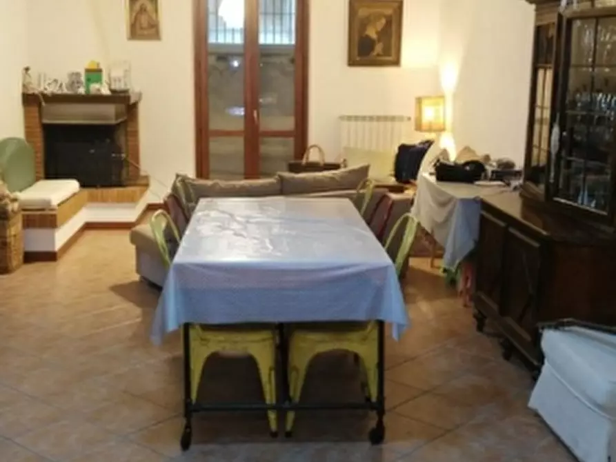 Immagine 2 di Casa semindipendente in vendita  a Orvieto