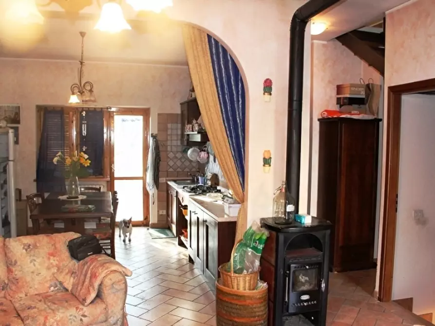 Immagine 3 di Porzione di casa in vendita  a Porano