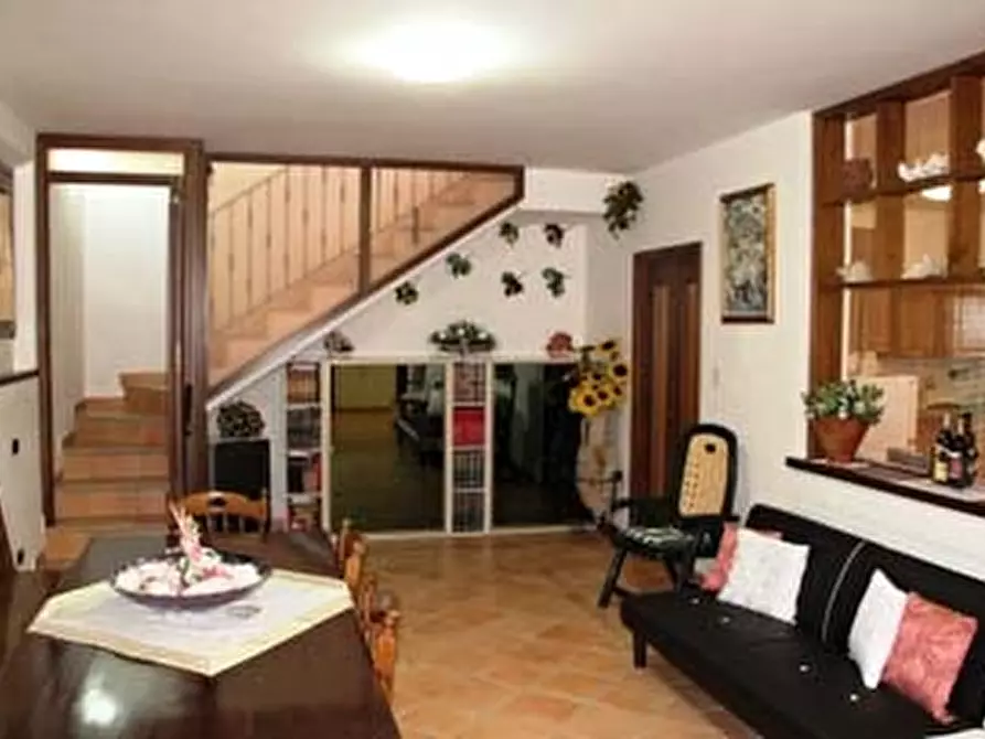 Immagine 16 di Villa in vendita  in - a Porano