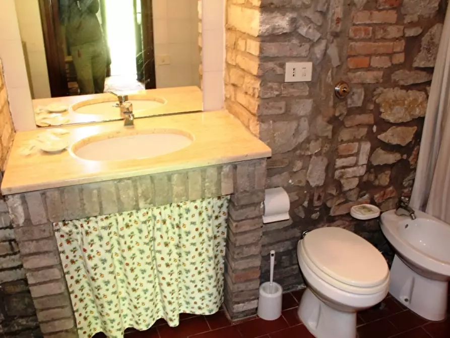 Immagine 11 di Rustico / casale in vendita  a Baschi