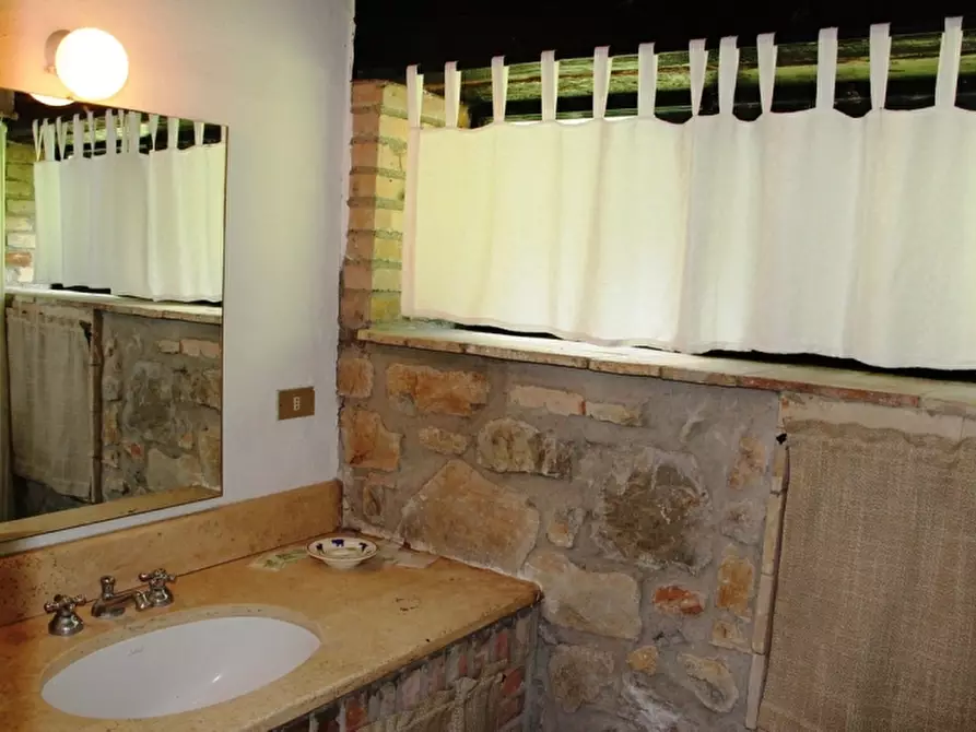 Immagine 15 di Rustico / casale in vendita  a Baschi