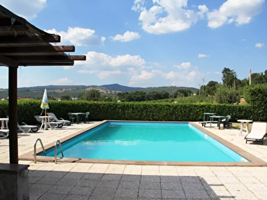 Immagine 2 di Casa vacanze in vendita  a Baschi