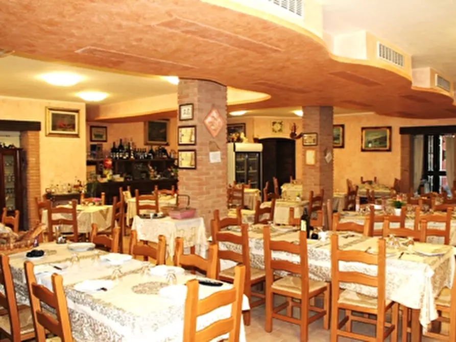 Immagine 5 di Casa vacanze in vendita  a Baschi