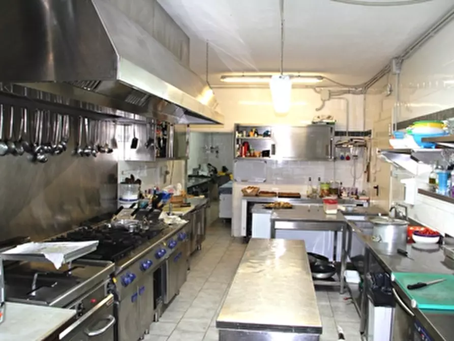 Immagine 6 di Casa vacanze in vendita  a Baschi