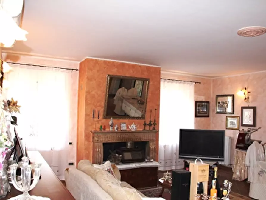 Immagine 12 di Casa vacanze in vendita  a Baschi