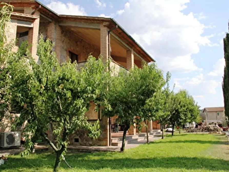 Immagine 15 di Casa vacanze in vendita  a Baschi