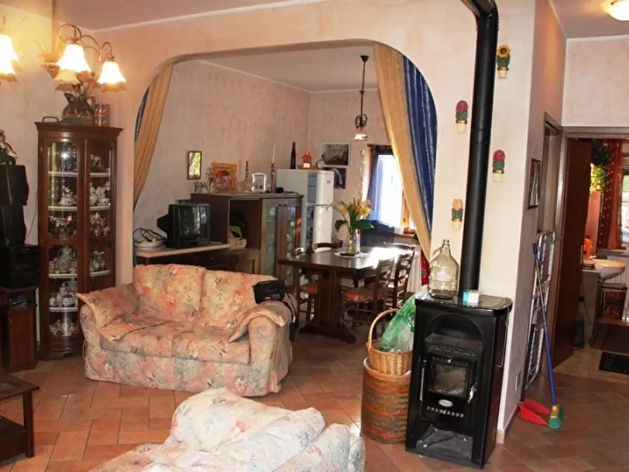 Immagine 16 di Porzione di casa in vendita  a Porano