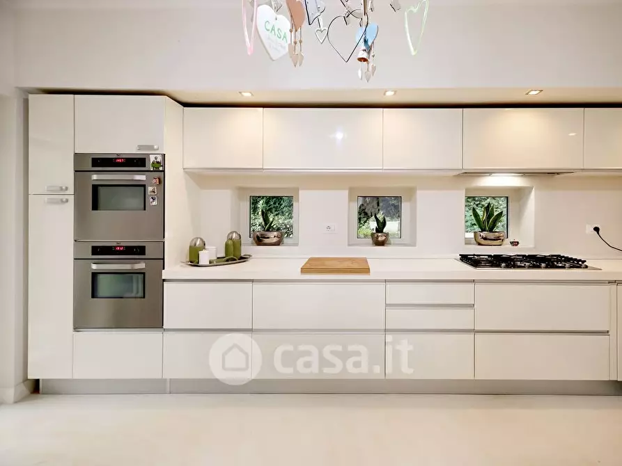 Immagine 2 di Villa in vendita  a Scandriglia