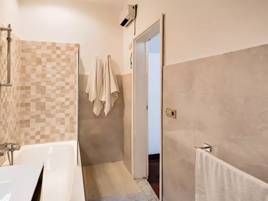 Immagine 17 di Appartamento in affitto  in Via Gregoriana 5 a Roma