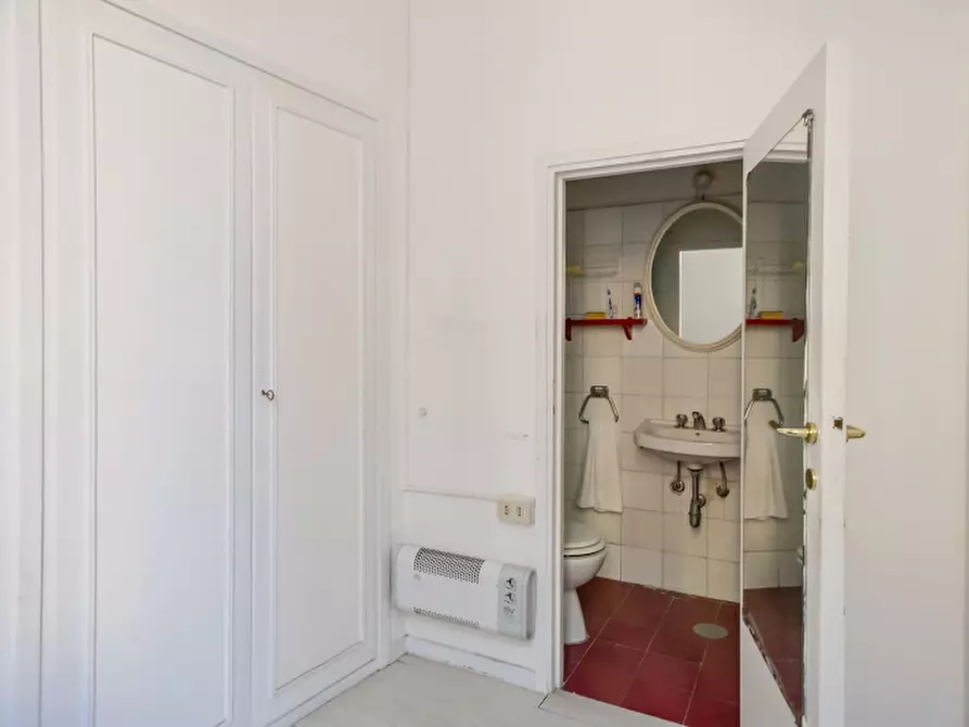 Immagine 27 di Appartamento in affitto  in Via Gregoriana 5 a Roma