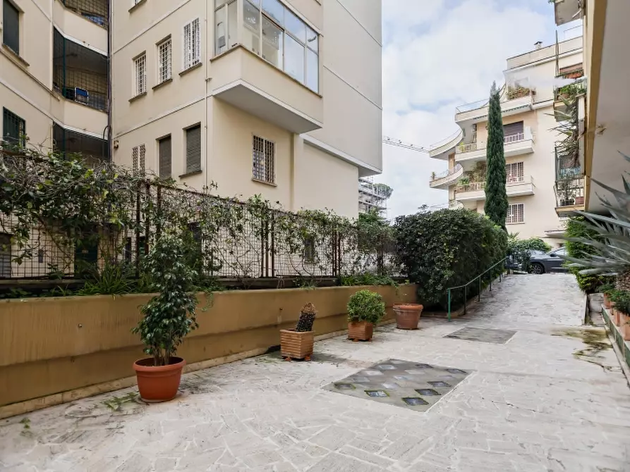 Immagine 23 di Appartamento in affitto  in VIA CAVALIER D'ARPINO a Roma