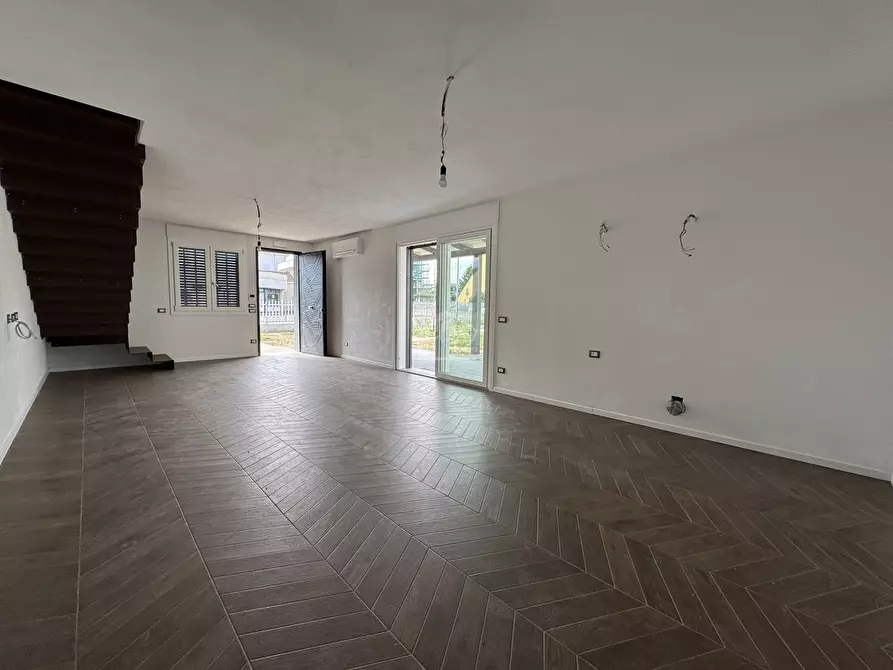 Immagine 3 di Casa bifamiliare in vendita  a Suzzara