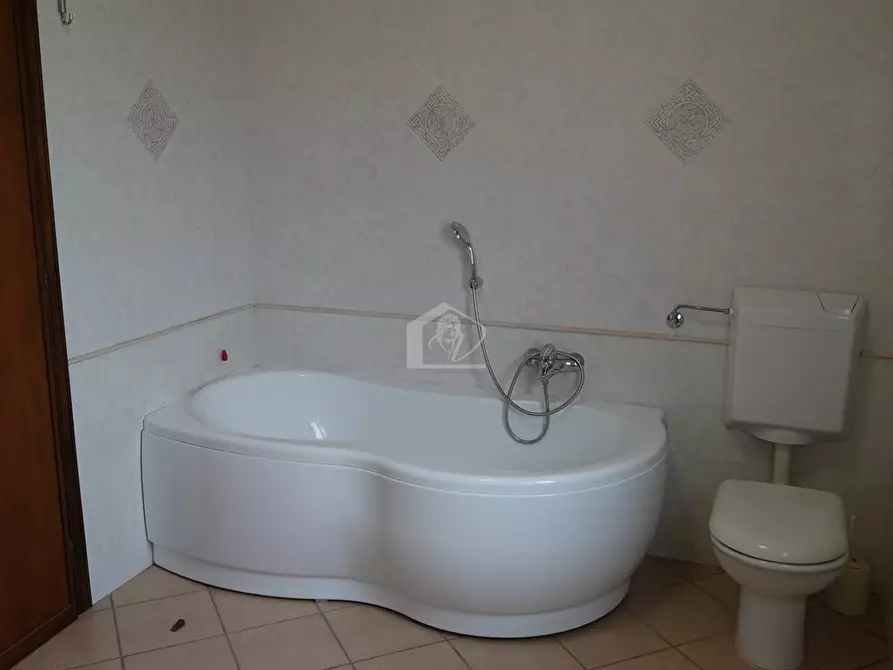 Immagine 13 di Casa indipendente in vendita  a Suzzara